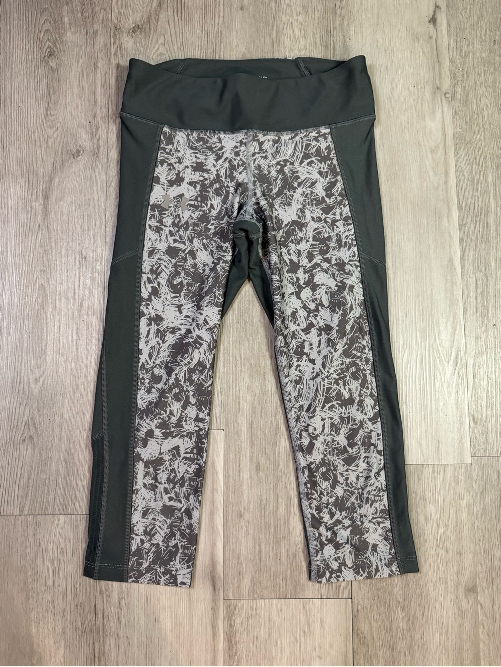 Under Armour Cropped Gray Leggings Women's Heat Gear Compression Small